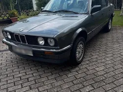 Grau Gebraucht 1987 BMW 318 Limousine | 10.000 €