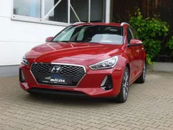 Rot Gebraucht 2018 Hyundai i30 Premium Kombi | 14.990 € (Etwas zu teuer)