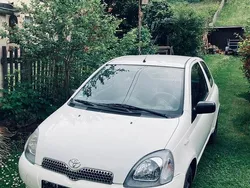 Weiß Gebraucht 2002 Toyota Yaris Kleinwagen | 950 € (Guter Preis)