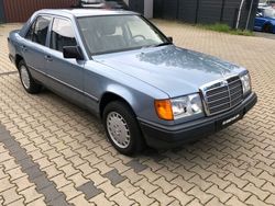 Blau Gebraucht 1987 Mercedes 200 Limousine | 9.900 €