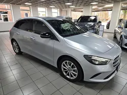 Silber Gebraucht 2022 Mercedes B250 Van / Kleinbus | 33.500 € (Fairer Preis)