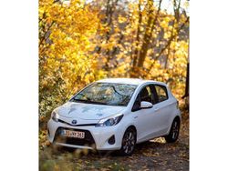 Weiß Gebraucht 2012 Toyota Yaris Hybrid Kleinwagen | 8.150 € (Etwas zu teuer)