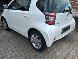 Weiß Gebraucht 2009 Toyota iQ Kleinwagen | 3.950 € (Guter Preis)
