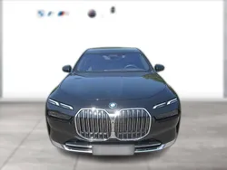 Metallic Gebraucht 2024 BMW 750 Efficient Dynamics Limousine | 99.990 €