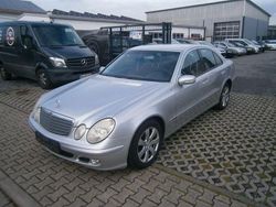 Silber Gebraucht 2004 Mercedes E220 Classic Limousine | 3.990 € (Fairer Preis)