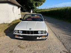 Weiß Gebraucht 1988 BMW 320 Cabriolet Performance Cabrio | 19.300 €