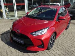 Karminarot metallic Gebraucht 2024 Toyota Yaris Hybrid Comfort Kleinwagen | 27.990 € (Teuer)