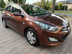 Braun Gebraucht 2013 Hyundai i30 Edition Limousine | 7.999 € (Fairer Preis)