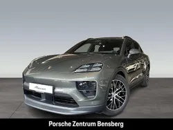 Grün Neu 2025 Porsche Macan 4 Electric SUV | 107.994 € (Etwas zu teuer)