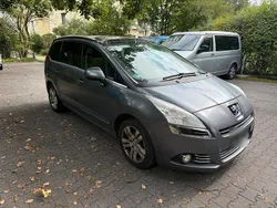 Grau Gebraucht 2010 Peugeot 5008 Van / Kleinbus | 2.700 € (Superpreis)