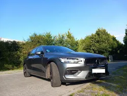 Grau Gebraucht 2020 Volvo V60 Inscription Kombi | 28.900 € (Fairer Preis)