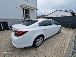 Weiß Gebraucht 2015 Opel Insignia Sport Limousine | 7.000 € (Fairer Preis)
