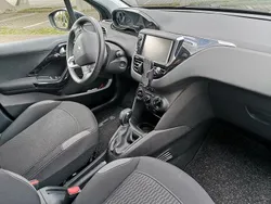 Blau Gebraucht 2016 Peugeot 208 Active Kleinwagen | 8.450 € (Fairer Preis)
