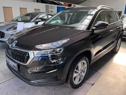 Schwarzmagic perleffekt Gebraucht 2024 Skoda Karoq Selection SUV | 30.990 € (Fairer Preis)