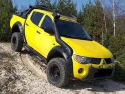 Gelb Gebraucht 2008 Mitsubishi L200 Intense Abholung | 11.500 € (Fairer Preis)