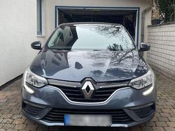 Grau Gebraucht 2017 Renault Mégane GrandTour Life Kombi | 7.100 € (Fairer Preis)