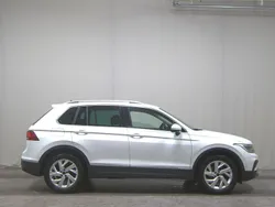 Weiss Gebraucht 2023 VW Tiguan Active SUV | 21.480 € (Superpreis)