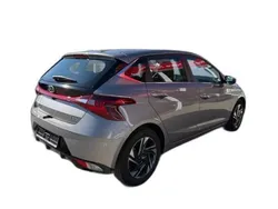 Metallic Gebraucht 2023 Hyundai i20 Advanced | 18.760 €