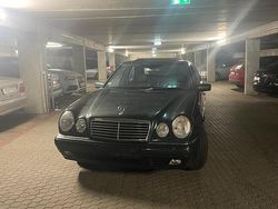 Grün Gebraucht 1997 Mercedes E240 Limousine | 2.799 € (Superpreis)