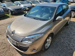 Gold Gebraucht 2010 Renault Mégane III Dynamique Limousine | 4.670 € (Fairer Preis)