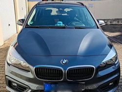 Grau Gebraucht 2016 BMW 216 Active Tourer Van / Kleinbus | 10.900 € (Fairer Preis)