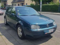 Grün Gebraucht 2002 VW Golf IV Kleinwagen | 3.000 € (Teuer)