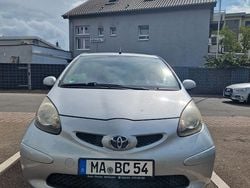 Grau Gebraucht 2006 Toyota Aygo Kleinwagen | 2.700 € (Guter Preis)