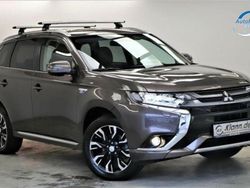 Braun Gebraucht 2016 Mitsubishi Outlander P-HEV Top Limousine | 27.499 €