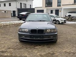 Grau Gebraucht 2000 BMW 320 Sport Line Limousine | 3.900 €