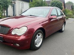 Rot Gebraucht 2001 Mercedes C200 Classic Limousine | 5.850 € (Teuer)