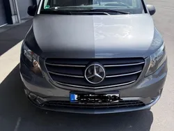 Grau Gebraucht 2022 Mercedes Vito Van / Kleinbus | 32.130 € (Fairer Preis)