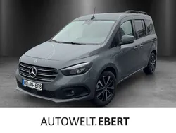 Magnetitgrau Gebraucht 2024 Mercedes T180 Van / Kleinbus | 35.581 €