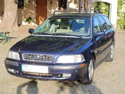 Blau Gebraucht 2002 Volvo V40 Comfort Kombi | 650 € (Superpreis)