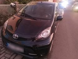 Schwarz Gebraucht 2012 Toyota Aygo Kleinwagen | 4.900 €