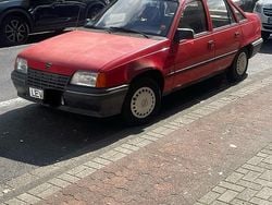 Rot Gebraucht 1988 Opel Kadett Limousine | 1.450 €