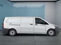Weiß Gebraucht 2023 Mercedes Vito Van / Kleinbus | 26.849 € (Fairer Preis)