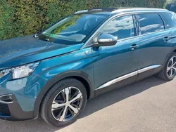 Grün Gebraucht 2018 Peugeot 5008 Crossway Van / Kleinbus | 17.000 € (Fairer Preis)
