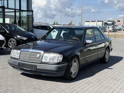 Schwarz Gebraucht 1990 Mercedes E260 Limousine | 4.999 €