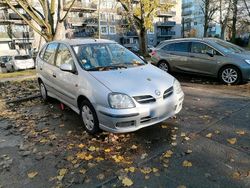Grau Gebraucht 2003 Nissan Almera Tino Van / Kleinbus | 1.200 € (Fairer Preis)