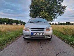 Silber Gebraucht 2003 Chevrolet Kalos Sport Limousine | 1.950 € (Etwas zu teuer)