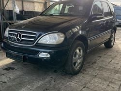 Blau Gebraucht 2001 Mercedes ML270 SUV | 3.200 € (Guter Preis)