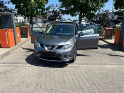Grau Gebraucht 2014 Nissan X-Trail Tekna SUV | 9.900 € (Fairer Preis)