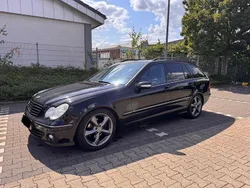 Schwarz Gebraucht 2005 Mercedes C220 Avantgarde Kombi | 2.700 € (Fairer Preis)