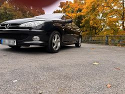Schwarz Gebraucht 2003 Peugeot 206 CC Cabrio | 2.099 € (Fairer Preis)