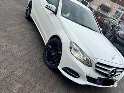 Weiß Gebraucht 2014 Mercedes E200 Limousine | 14.699 € (Fairer Preis)