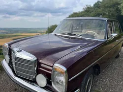 Rot Gebraucht 1971 Mercedes W114 Limousine | 9.900 €