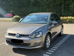 Grau Gebraucht 2016 VW Golf VII Highline Limousine | 15.400 € (Fairer Preis)