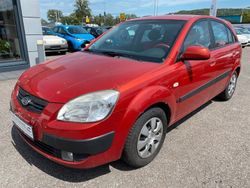 Rot Gebraucht 2006 Kia Rio EX Limousine | 650 € (Guter Preis)