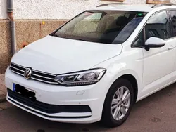 Weiß Gebraucht 2019 VW Touran Comfortline Van / Kleinbus | 22.900 € (Fairer Preis)