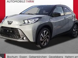 Grau Gebraucht 2024 Toyota Aygo Business Edition Kleinwagen | 17.489 € (Fairer Preis)